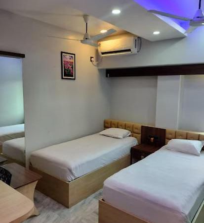 Hotel Epar Bangla Агартала Экстерьер фото
