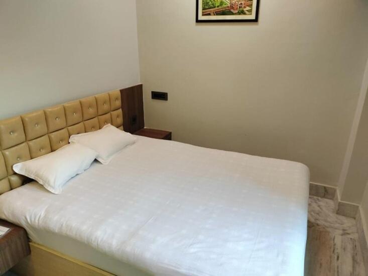 Hotel Epar Bangla Агартала Экстерьер фото